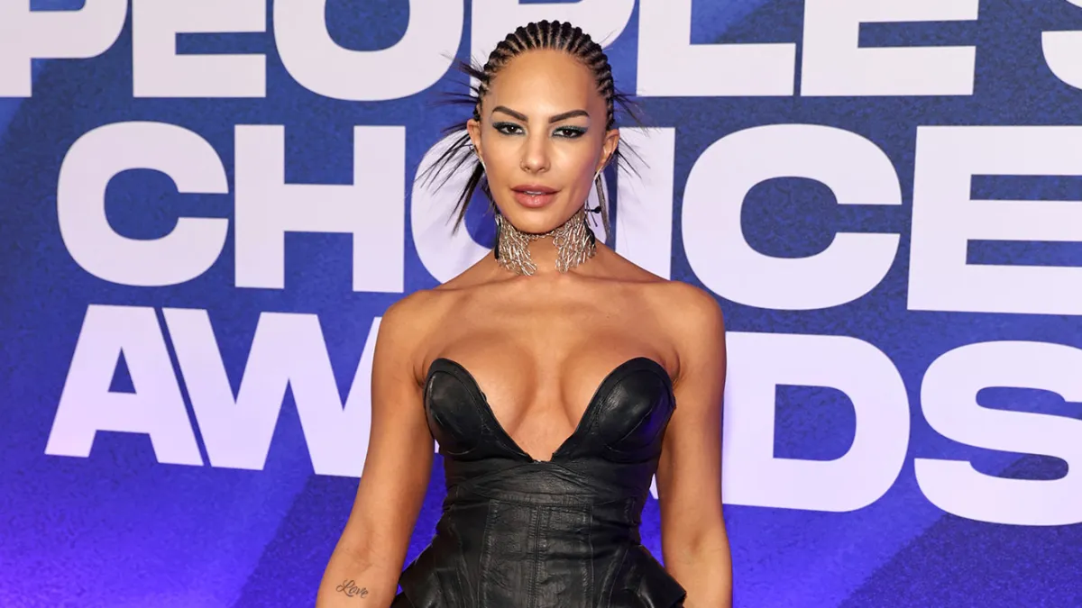 Amanza Smith attends People's Choice Awards wearing RITUAL