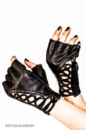 Lyran Fingerless Gloves
