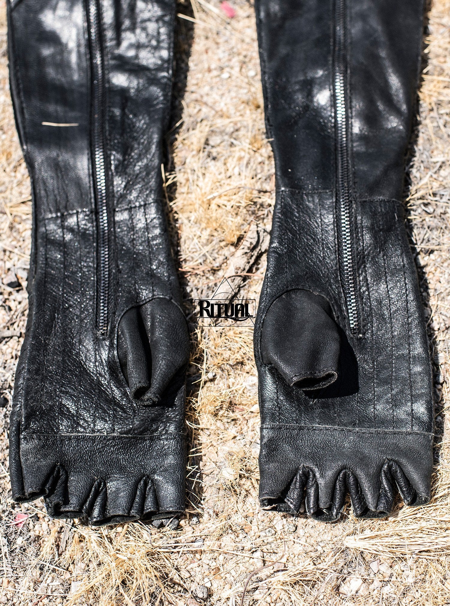 Raven Dom Gloves